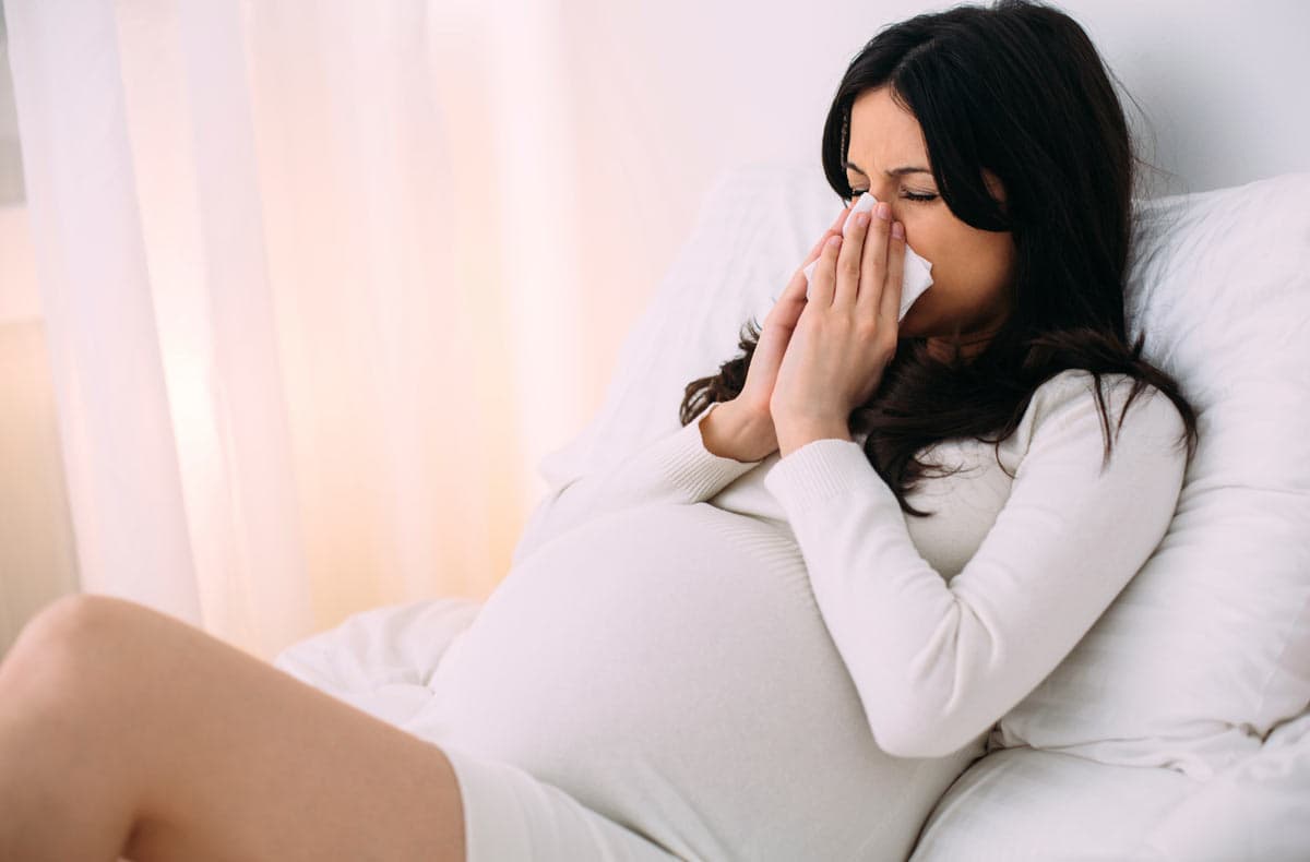 Насморк у беременных женщин – довольно распространенное явление