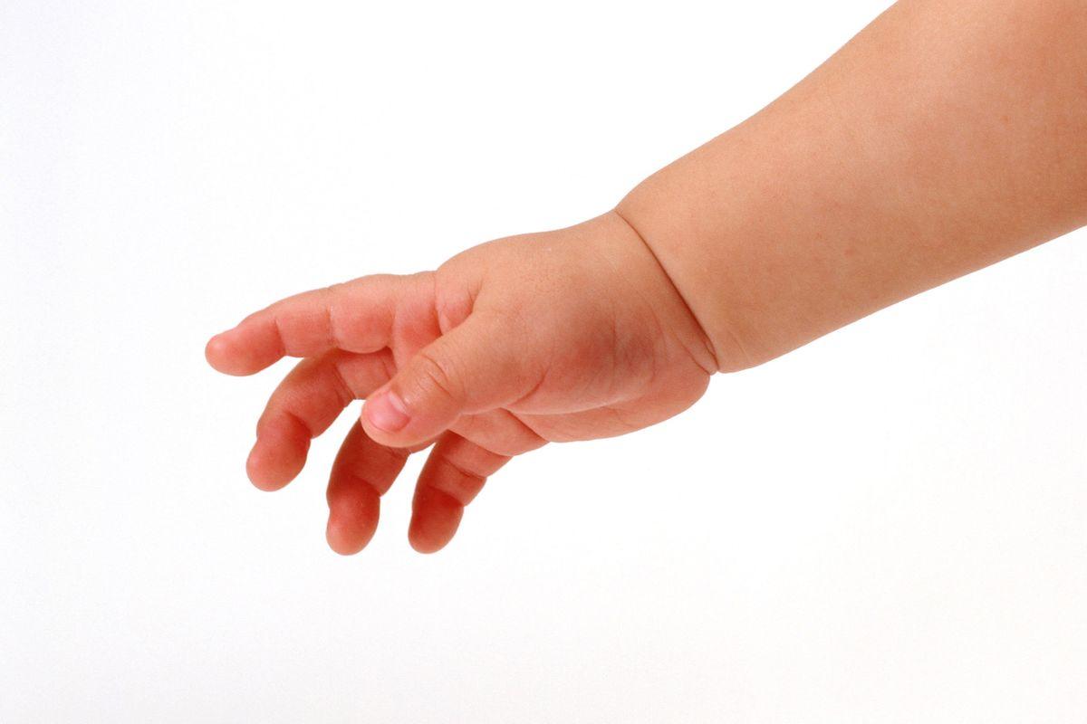 Шишка на кисти руки под кожей может иметь совершенно разное происхождение.